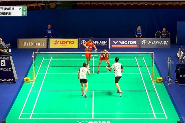 Pasangan ganda campuran Indonesia, Dejan Ferdinansyah/Gloria Emanuelle Widjaja saat beraksi pada babak 16 besar Hylo Open 2023 di Saarlandhalle, Saarbrucken, Jerman, Kamis (2/11/2023).