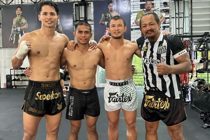 Eko Roni Saputra berlatih bersama Superbon Singha Mawynn, Nong-O Hama, dan Trainer Gae. 