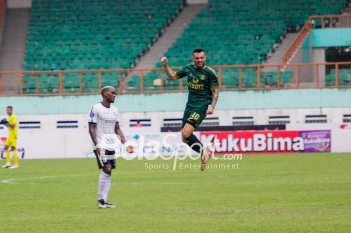 Keven Aleman, pemain baru Persikabo 1973 saat melawan RANS Nusantara FC.