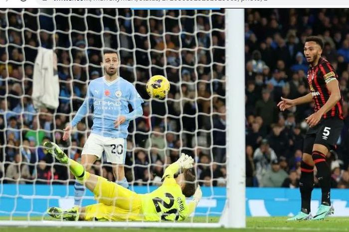 Bernardo Silva mencetak gol chip ke gawang Bournemouth.