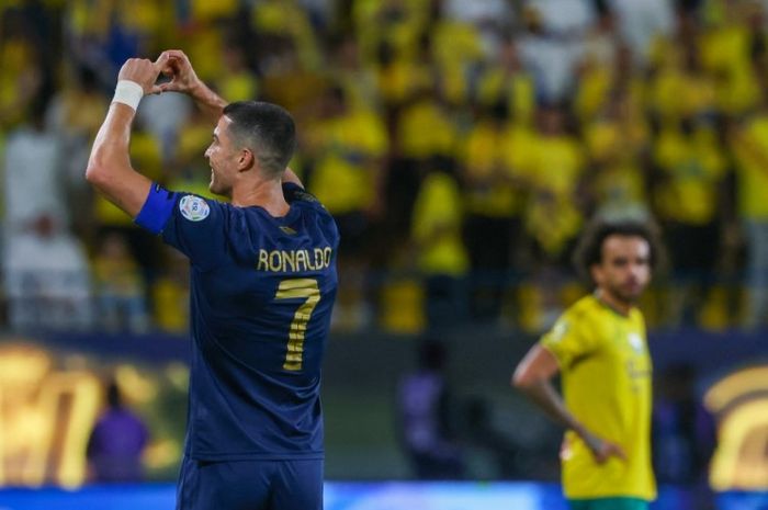 Cristiano Ronaldo tampaknya mulai betah di Arab Saudi dan siap mengabdi di Al Nassr hingga umur 42 tahun.