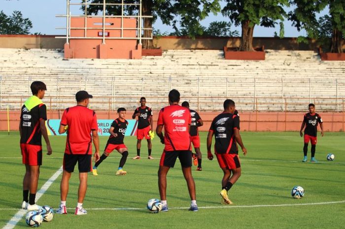 Timnas U-17 Panama sedang berlatih di Stadion Gelora Sepuluh November, Surabaya jelang Piala Dunia U-17 2023 Indonesia.