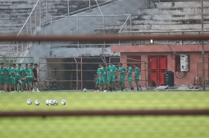 Sesi latihan timnas Maroko U-17 di Stadion Gelora 10 November, Selasa (7/11/2023).