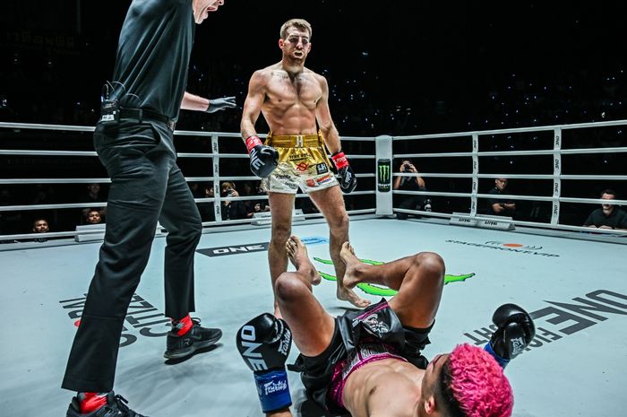 Jonathan Haggerty menjadi raja 2 disiplin ONE Championship setelah mengalahkan Fabricio Andrade di ONE Fight Night 16, Sabtu (4/11/2023) di Bangkok.