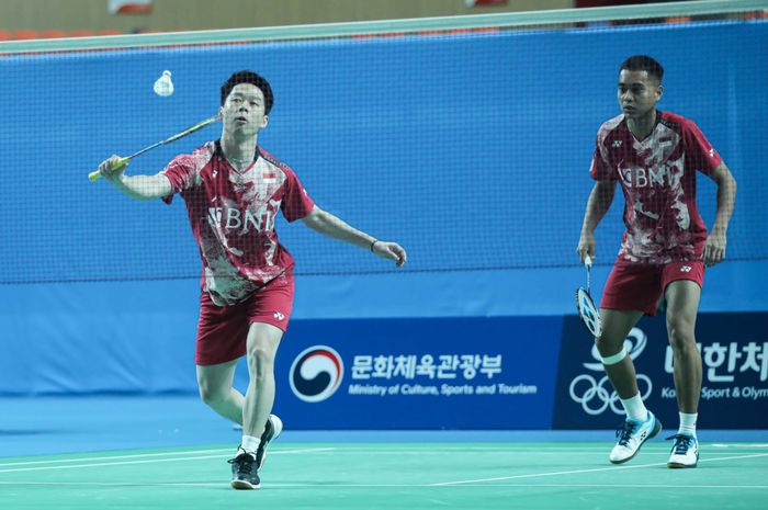 Ganda putra Indonesia, Rahmat Hidayat/Kevin Sanjaya Sukamuljo, saat tampil pada babak pertama Korea Masters 2023 di Gwangju Women's University Stadium, Gwangju, Korea Selatan, 7 November 2023.