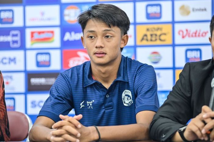 Achmad Maulana dalam konferensi pers Selasa (7/11/2023) jelang pertandingan pekan ke-19 Liga 1 2023-2024 antara Persib vs Arema FC di Stadion Gelora Bandung Lautan Api (GBLA), laga kick off Rabu (8/11/2023). 