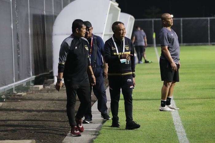 Wakil Ketua Umum (Waketum) PSSI, Zainudin Amali, turut memantau program latihan timnas U-17 Indonesia di Surabaya.