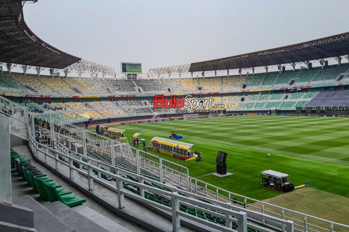 Stadion Gelora Bung Tomo (GBT), Surabaya, Jawa Timur, yang menjadi salah satu opsi PSSI untuk laga semifinal ASEAN Cup 2024 selain Stadion Manahan (Solo) dan Stadion Pakansari (Bogor).