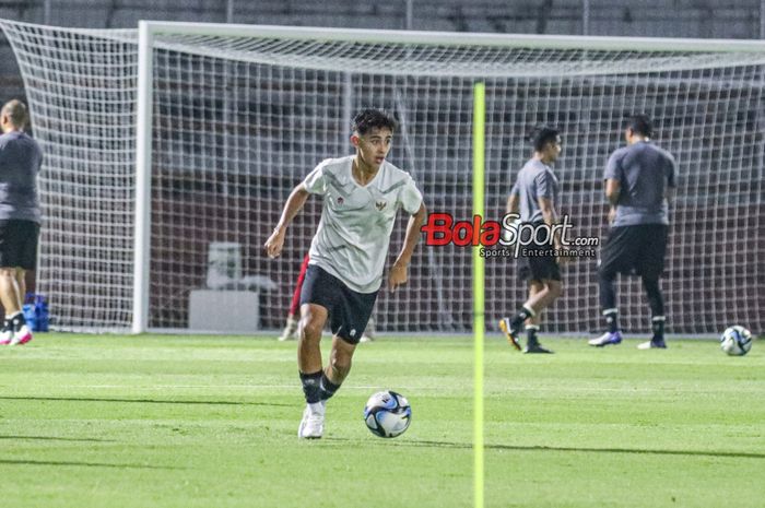 Pemain keturunan timnas U-17 Indonesia, Welber Jardim, sedang berlatih di Stadion 10 November, Surabaya, Jawa Timur, Kamis (9/11/2023).