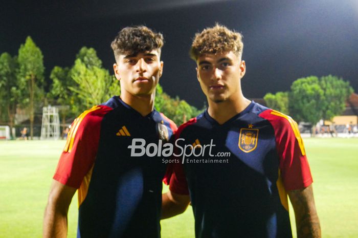 Dua pemain timnas U-17 Spanyol, Jon Martin dan Raul Jimenez saat berlatih di Lapangan Banyuanyar, Banjarsari, Kota Solo, pada Kamis (9/11/2023).