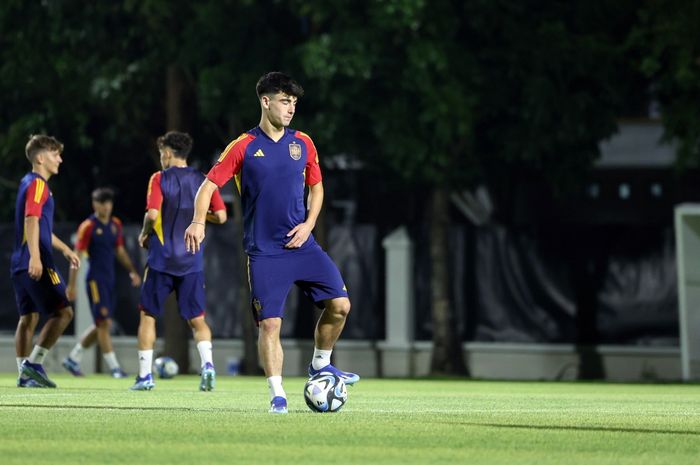 Suasana latihan Timnas U-17 Spanyol di Lapangan Banyuanyar, Solo, Kamis (9/11/2023) malam WIB