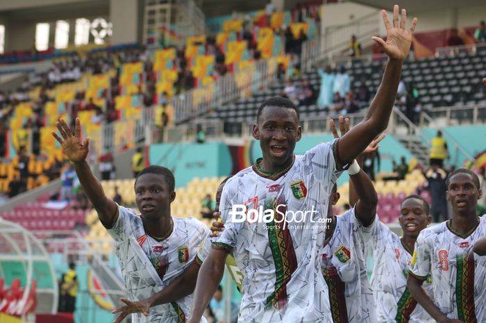 Selebrasi pemain Mali usai mencetak gol pada laga pertama Grup B Piala Dunia U-17 2023 lawan Uzbekistan di Stadion Manahan, Solo, Jumat (10/11/2023)