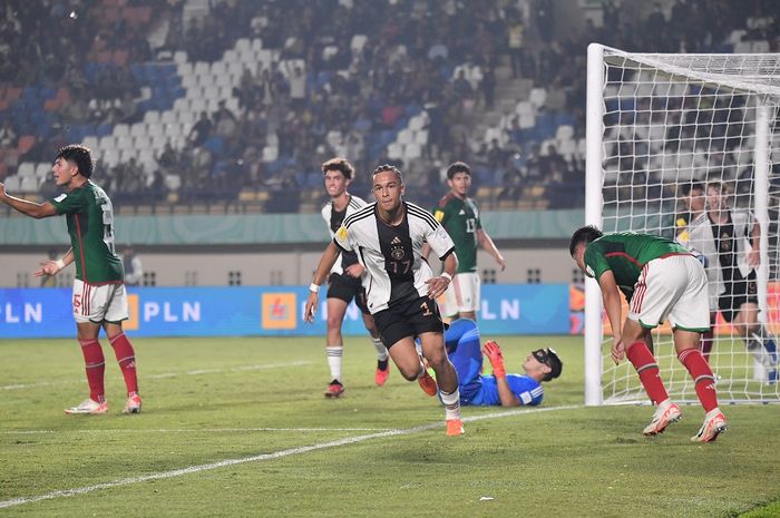 Selebrasi Eric da Silva Moreira selepas menjebol gawang timnas U-17 Meksiko pada laga pertama Grup F Piala Dunia U-17 2023.