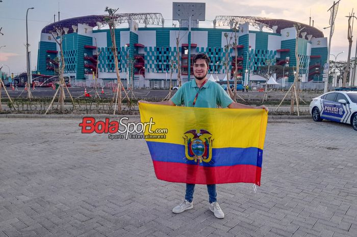 Jurnalis Ekuador, Pablo Andrade, saat ditemui di Kawasan Stadion Gelora Bung Tomo, Surabaya, Jawa Timur, Senin (13/11/2023).