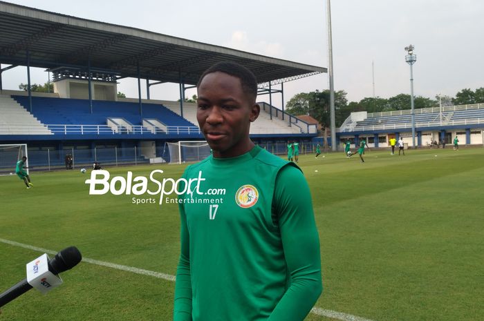 Bek kanan timnas U-17 Senegal, saat  sesi latihan di Lapangan Sidolig, Bandung, Senin (13/11/2023).