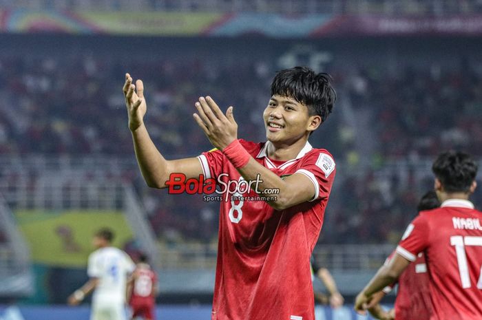 Arkhan Kaka Putra sedang melakukan selebrasi seusai mencetak gol dalam match day kedua babak penyisihan grup A Piala Dunia U-17 2023 antara timnas U-17 Indonesia versus timnas U-17 Panama di Stadion Gelora Bung Tomo, Surabaya, Jawa Timur, Senin (13/11/2023).