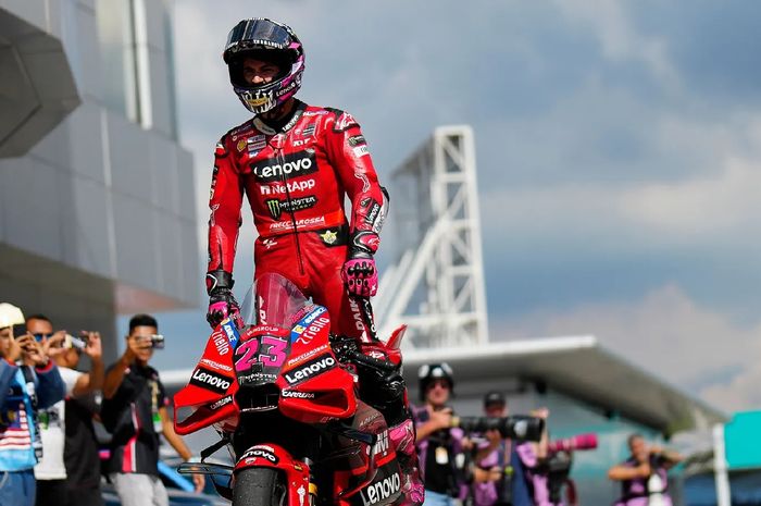 Pembalap Ducati Lenovo, Enea Bastianini melakukan selebrasi usai meraih kemenangan pada balapan MotoGP Malaysia 2023 di Sirkuit Sepang, Malaysia, Minggu, 12 November 2023