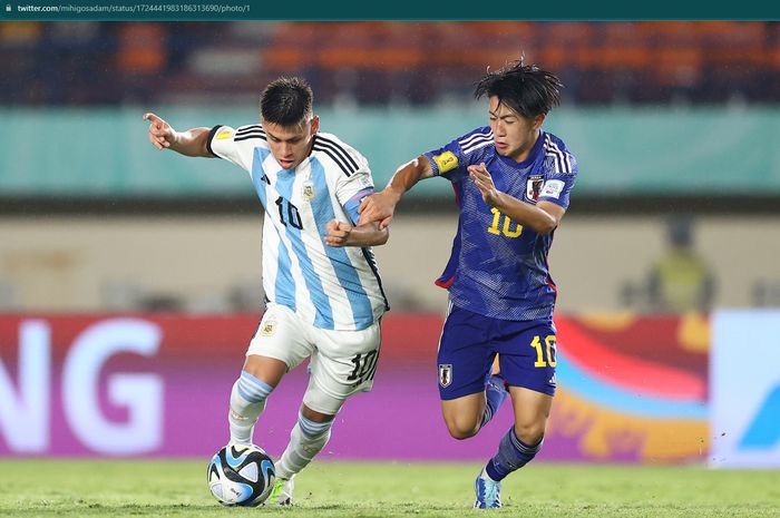 Timnas U-17 Argentina menjaga asa lolos ke babak 16 besar setelah sukses menundukkan Jepang 3-1 pada matchday ke-2 Grup D Piala Dunia U-17 2023 di Stadion Si Jalak Harupat, Bandung, Selasa (14/11/2023) malam WIB.