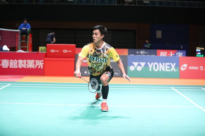 Tunggal putra Indonesia, Shesar Hiren Rhustavito, saat tampil pada kualifikasi Kumamoto Masters Japan 2023 di Kumamoto Prefectural Gymnasium, Kumamoto, Jepang, 14 November 2023.