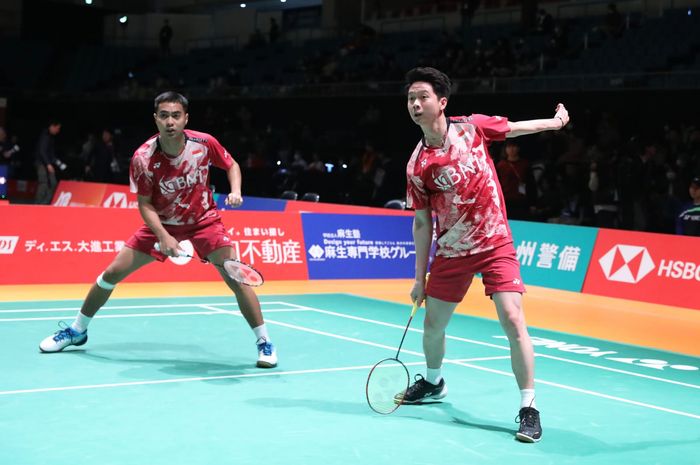 Pasangan ganda putra Indonesia, Rahmat Hidayat/Kevin Sanjaya Sukamuljo, pada babak kualifikasi Kumamoto Masters 2023 di Kumamoto Prefectural Gymnasium, Kumamoto, Jepang, Selasa (14/11/2023).