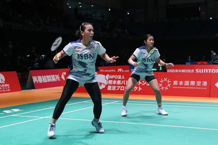 Febriana Dwipuji Kusuma/Amalia Cahaya Pratiwi menjalani laga babak pertama Kumamoto Masters 2023 di Kumamoto Prefectural Gymnasium, Kumamoto, Jepang, Selasa (14/11/2023)