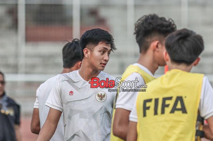 Pemain timnas U-17 Indonesia, Sulthan Zaky, sedang berlatih di Stadion 10 November, Surabaya, Jawa Timur, Rabu (15/11/2023).