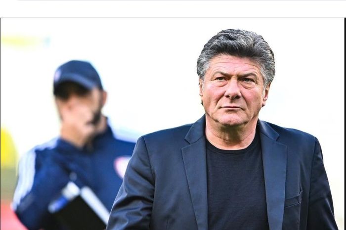 Walter Mazzarri ditunjuk sebagai pelatih Napoli sampai akhir musim, I Partenopei masih membidik sederet pelatih lainnya.