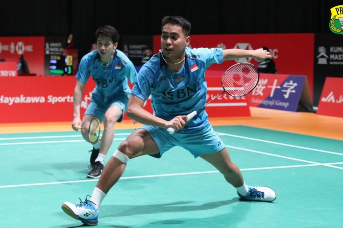 Ganda putra Indonesia, Kevin Sanjaya Sukamuljo dan Rahmat Hidayat, berhasil memenangi pertandingan babak pertama Kumamoto Masters Japan 2023 di Kumamoto Prefectural Gymnasium, Kumamoto, Jepang, 15 November 2023. 