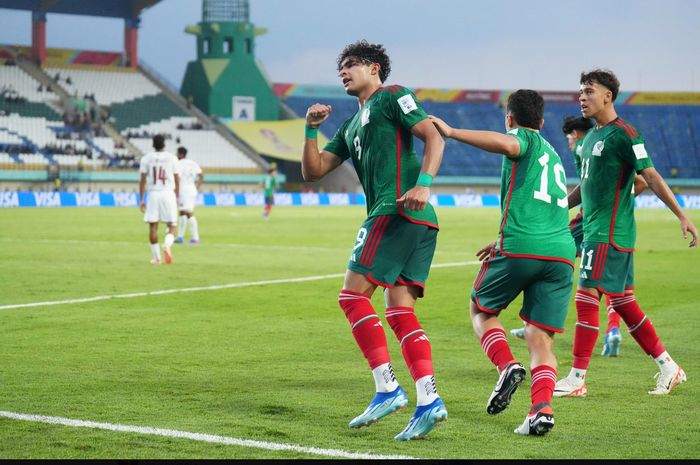 Striker Timnas U-17 Meksiko (nomor 9), Stephano Carrilo, melakukan selebrasi usai mencetak gol ke gawang Timnas U-17 Venezuela di Piala Dunia U-17 2023.