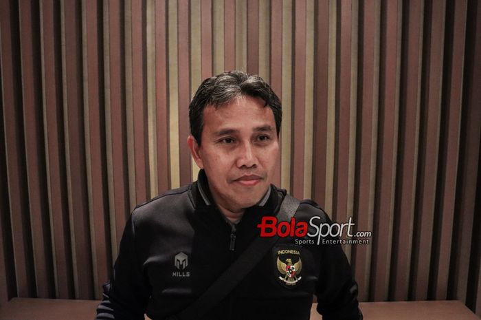 Pelatih timnas U-17 Indonesia, Bima Sakti, saat ditemui di Hotel Double Tree, Surabaya, Jawa Timur, Minggu (19/11/2023).