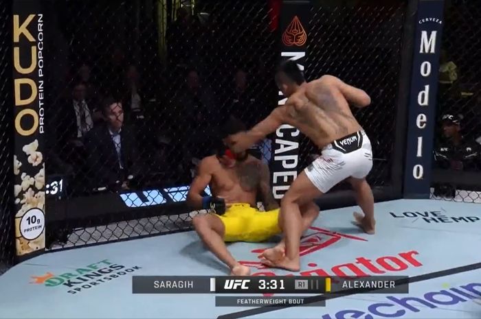 Momen Jeka Saragih meng-KO Lucas Alexander dalam debutnya di UFC Vegas 82, di UFC Apex, Las Vegas, Amerika Serikat, Minggu (19/11/2023) dini hari WIB.