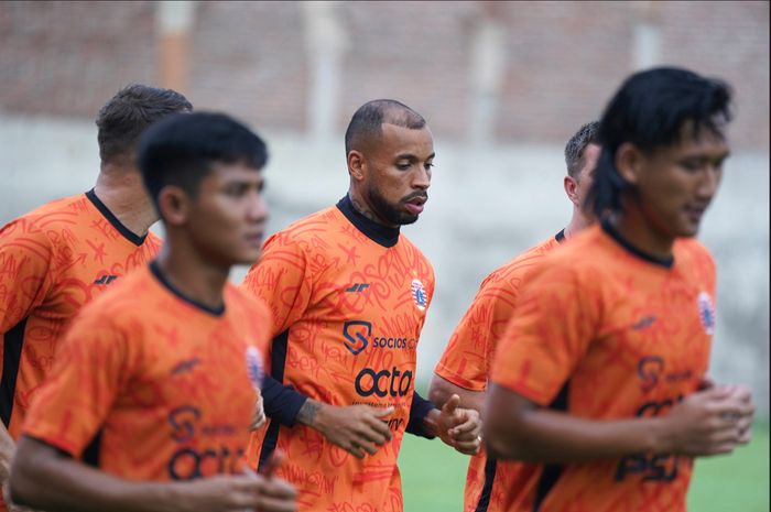 Gustavo Almeida saat menjalani sesi latihan dengan Persija Jakarta.