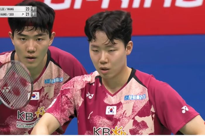 Ganda putra terbaik Korea Selatan sekaligus Juara Dunia 2023, Kang Min-hyuk/Seo Seung-jae, saat berlaga pada babak 32 besar China Masters 2023 di Shenzhen Bay Gymnasium, Shenzhen, China, Rabu (22/11/2023)