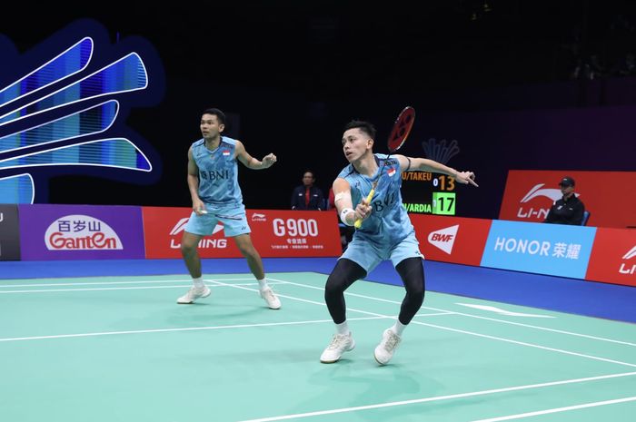 Pebulu tangkis ganda putra Indonesia, Fajar Alfian/Muhammad Rian Ardianto, pada babak pertama China Masters 2023 di Shenzhen Bay Gymnasium, Rabu (22/11/2023).