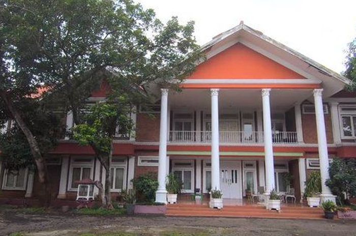 Dulu Jadi Langganan Rumah FTV, Kondisi Hunian Bercat Merah ini Bikin Elus Dada, Tak Terawat dan Terbengkalai, Intip Potretnya