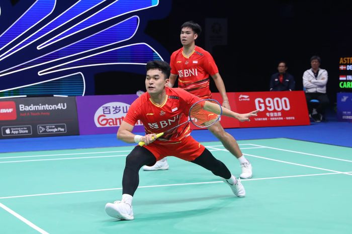 Pebulu tangkis ganda putra Indonesia, Leo Rolly Carnando/Daniel Marthin, pada babak kedua China Masters 2023 di Shenzhen Bay Gymnasium,  China, Kamis (23/11/2023).