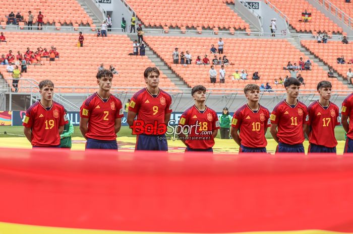 Skuat timnas U-17 Spanyol (skuad timnas U-17 Spanyol) sedang berfoto bersama di Jakarta International Stadium (JIS), Jakarta Utara, Jumat (24/11/2023).