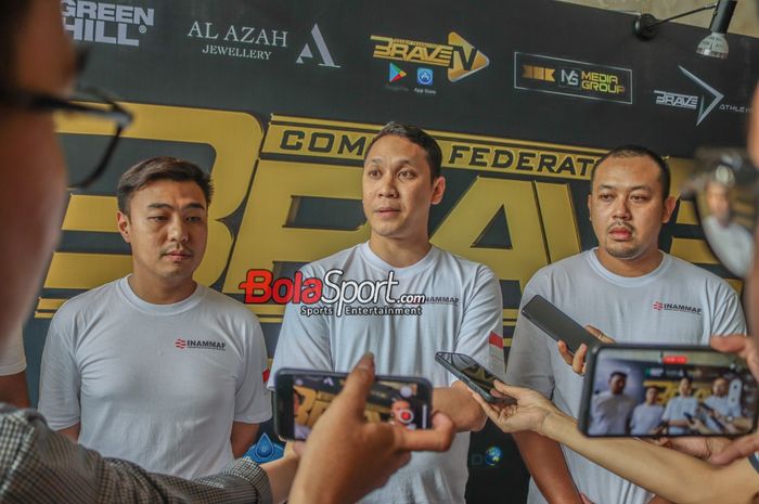 Ketua INAMMAF, Dimas Raditya Nazar Soesatyo, serta jajaran sedang memberikan keterangan di Balai Sarbini, Jakarta, Sabtu (25/11/2023).