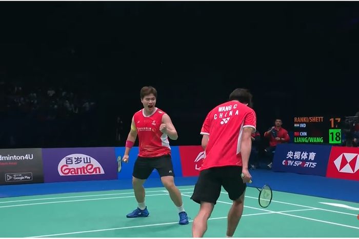 Selebrasi ganda putra nomor satu dunia asal China, Liang Wei Keng/Wang Chang berselebrasi pada final China Masters 2023 di Shenzhen Bay Gymnasium, Shenzhen, China, Minggu (26/11/2023).