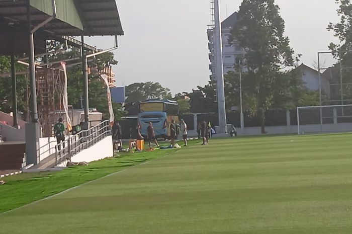 Suasana sepi latihan Timnas U-17 Jerman di Lapangan Kotabarat, Solo, Minggu (26/11/2023) sore WIB.