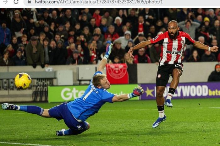 Kiper Arsenal, Aaron Ramsdale, melakukan beberapa kesalahan saat menghadapi Brentford.