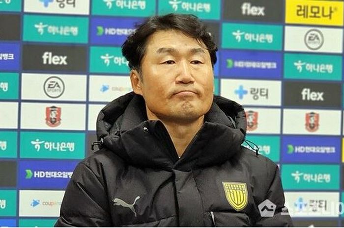 Pelatih Jeonnam Dragons, Lee Jang-kwan.