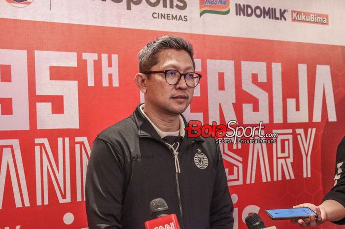 Presiden Persija Jakarta, Mohamad Prapanca, sedang memberikan keterangan kepada awak media di Senayan Park, Jakarta, Selasa (28/11/2023).