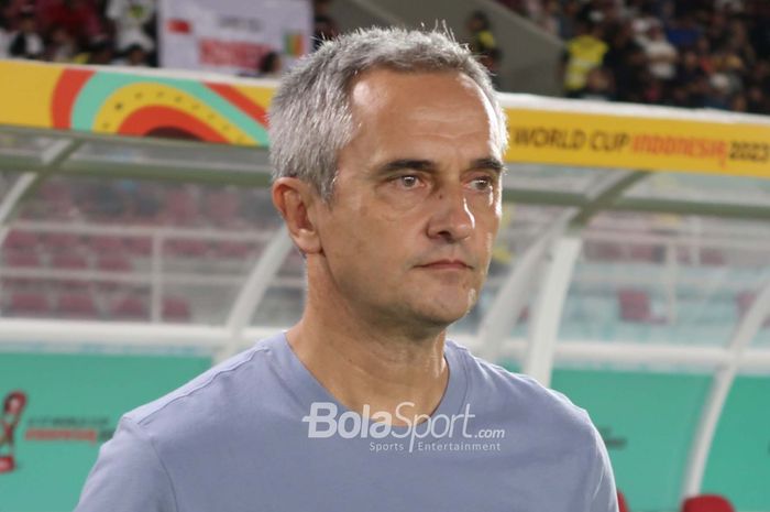 Pelatih Timnas U-17 Prancis, Jean-Luc Vannuchi, mengaku lebih menyukai Solo daripada Jakarta karena sederhana dan tidak padat dengan bangunan.