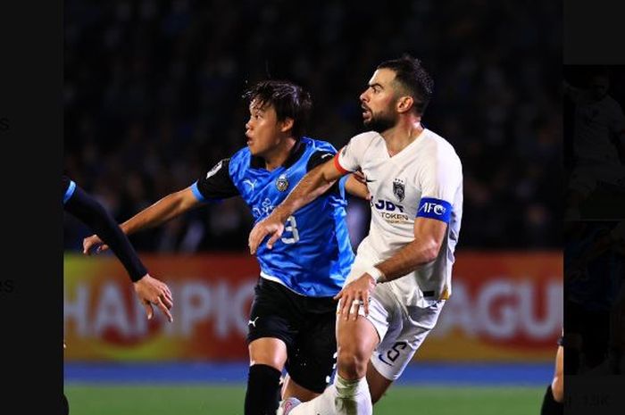 Bek Timnas Indonesia, Jordi Amat, ketika membela Johor Darul Ta'zim melawan Kawasaki Frontale di Liga Champions Asia.