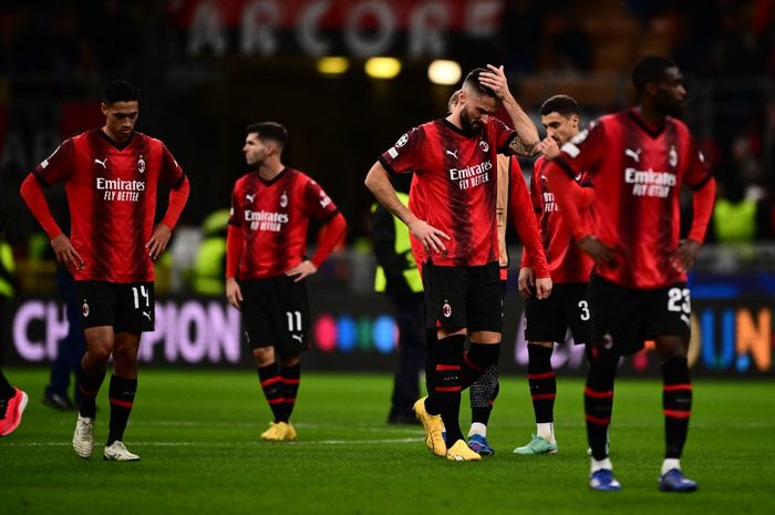 Reaksi Olivier Giroud dkk setelah AC Milan dikalahkan Dortmund pada duel Liga Champions di San Siro (28/11/2023). Sejengkal lagi terdepak dari UCL, skuad Milan disebut cuma kelasnya Liga Europa.