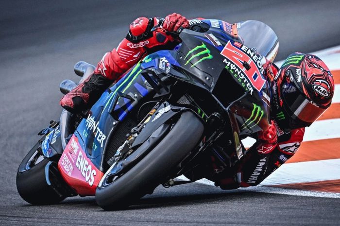 Pembalap Monster Energy Yamaha, Fabio Quartararo, saat tampil pada Tes Valencia di Sirkuit Ricardo Tormo, Valencia, Spanyol, Selasa (28/11/2023)