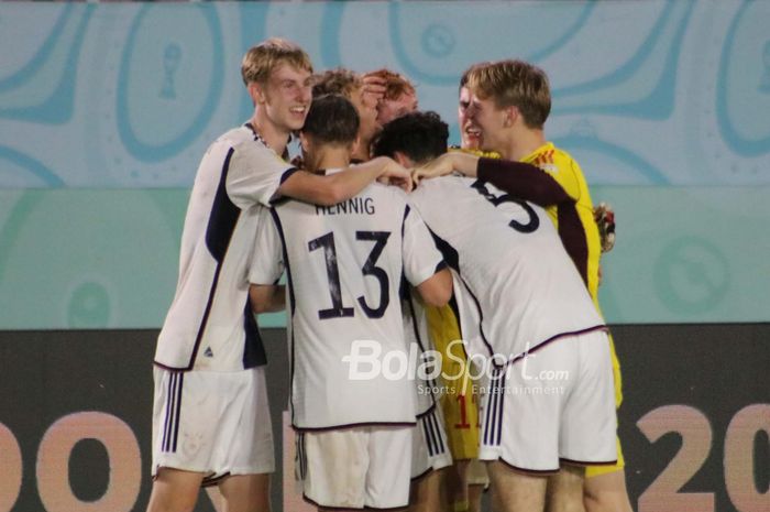 Selebrasi timnas U-17 Jerman usai memenangi adu penalti melawan Prancis dengan skor 4-3 (2-2) di final Piala Dunia U-17 2023 di Stadion Manahan, Surakarta pada Sabtu (2/12/2023).