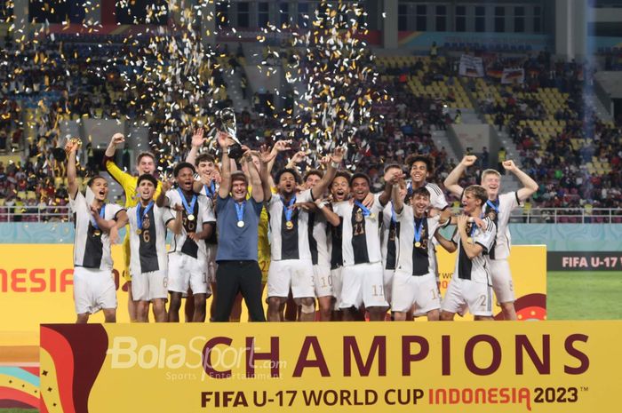 Timnas Jerman kalahkan Prancis pada final Piala Dunia U-17 2023. Die Mannschaft sukses menamatkan sepak bola dengan meraih gelar Weltmeister atau juara dunia di semua level!