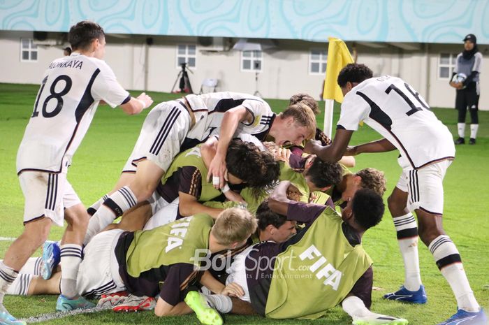 Selebrasi gol kedua Timnas U-17 Jerman, Noah Darvich, saat menghadapi Prancis pada babak final Piala Dunia U-17 2023 di Stadion Manahan, Surakarta pada Sabtu (2/12/2023) malam hari WIB.